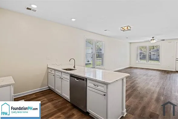 1470 Lyndale Ave — Photo 3