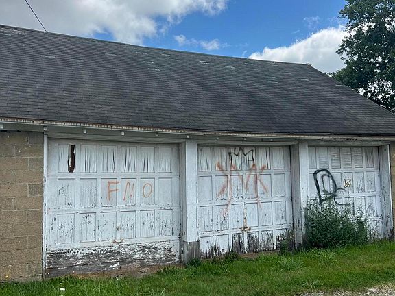 2nd image of 153 N Cedar St