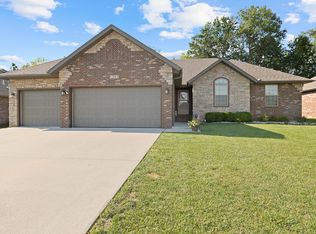 1202 W Denali Dr, Nixa, MO 65714