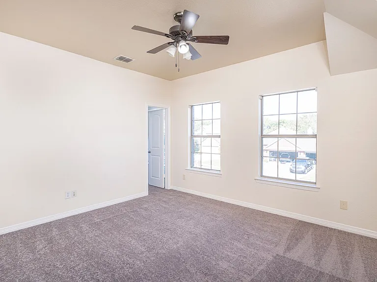 2905 Preston Ln — Photo 15