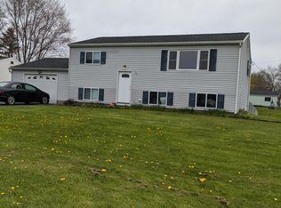 124 Wildflower Dr, Rochester, NY 14623