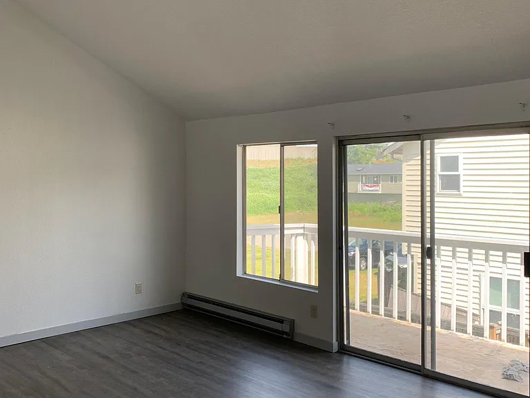 861 4th Ave N #102 — Photo 7