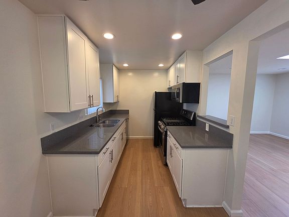 5th image of 620 Geneva Ave APT B