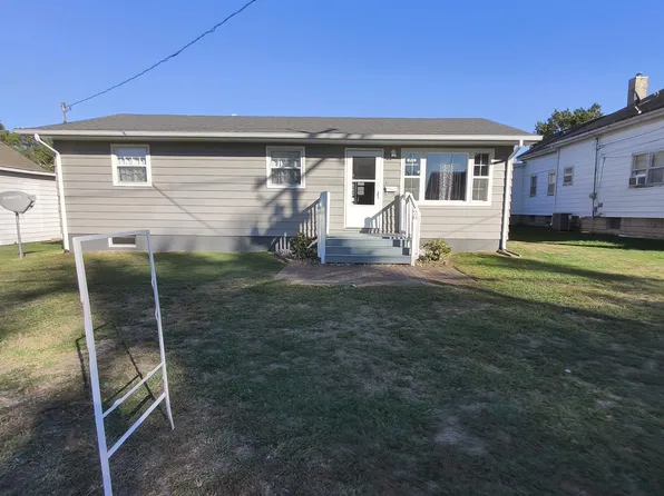 20 S Peach St, Du Quoin, IL 62832