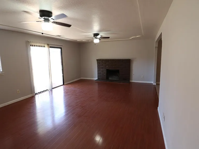 160 W Portland Ave — Photo 7
