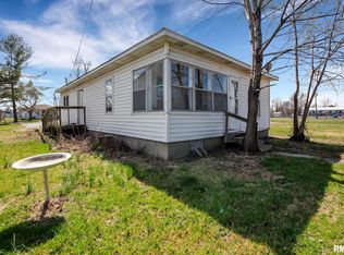 1006 E Dickinson Dr, Marion, IL 62959