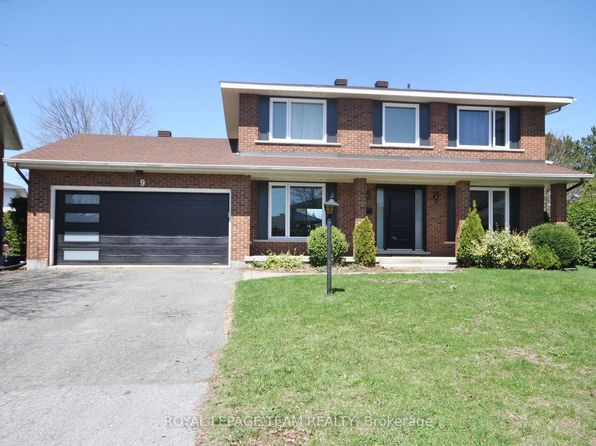 9 Strathearn Ct, Ottawa, ON K2G 4L7