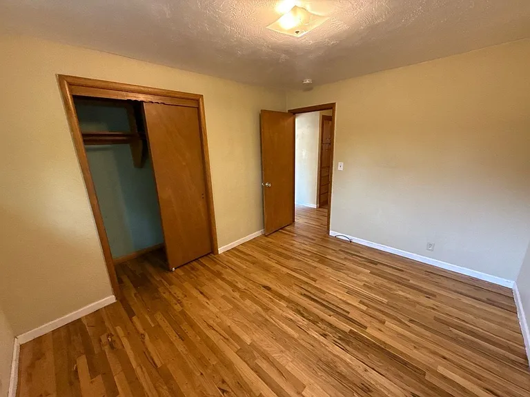 1043 Garlock St S — Photo 16