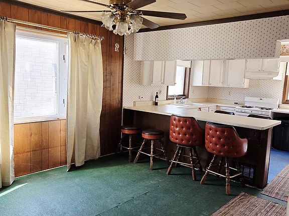 5th image of 339 Broadway St