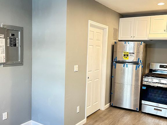 2nd image of 1411 Armacost Ave #1415