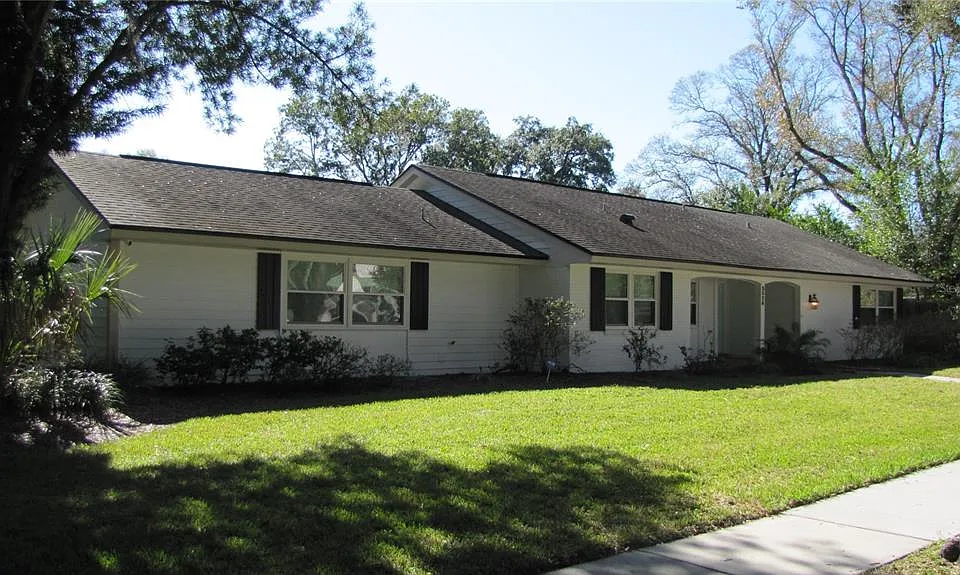 3326 Schefflera Rd