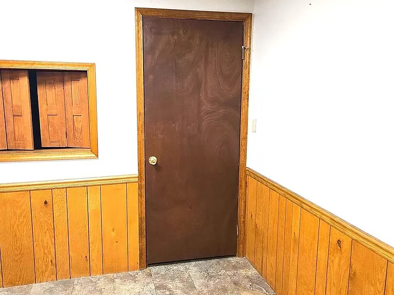 203 Lincoln Way E — Photo 21