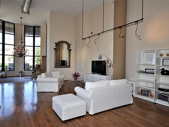 2nd image of 1005 S Shepherd Dr APT 201