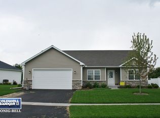 295 Vida Ct, Sycamore, IL 60178