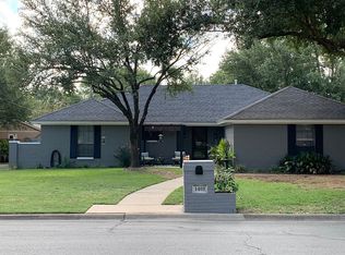 1401 Surry Place Dr, Cleburne, TX 76033