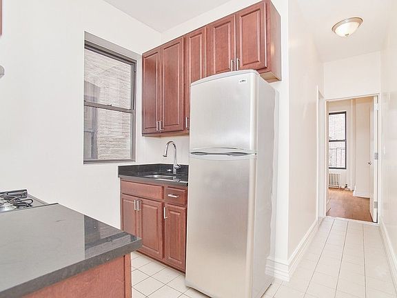 4th image of 207 W 80th St APT 1D