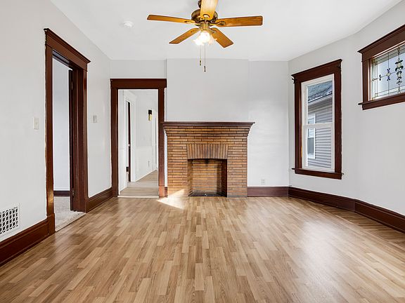 5th image of 1704 Seneca St Unit 2