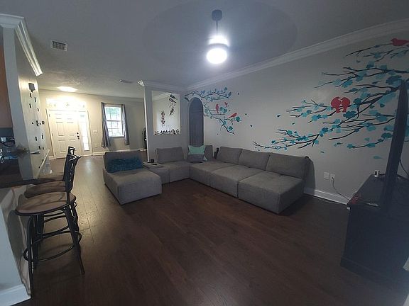 4th image of 1625 Stanley Ave