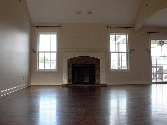 5th image of 1784 Arrowhead Ct
