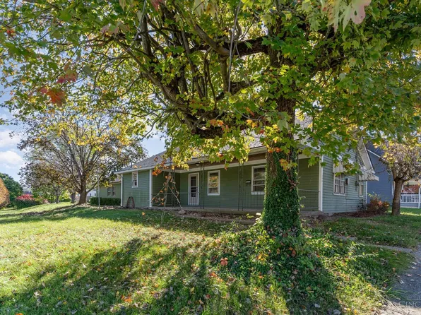 136 N Ash St, Bethel, OH 45106