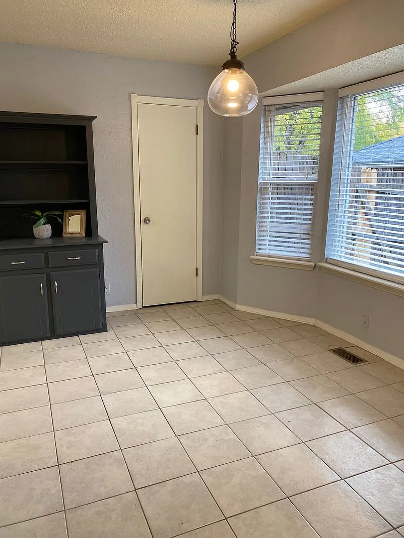 3 bed/2 bath Home Located in Edmond — Photo 4