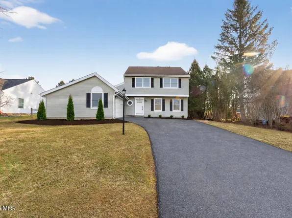 18 Rockefeller Boulevard, Rensselaer, NY 12144