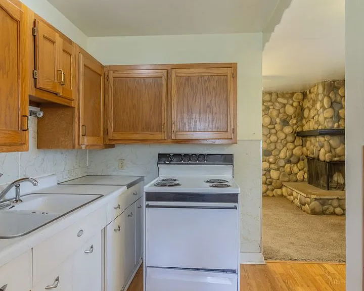 2204 Green Ave — Photo 6