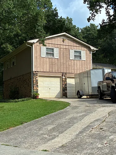 2404 Plymouth Ln Photo 1