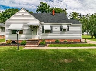 5975 Ridgebury Blvd, Highland Heights, OH 44143