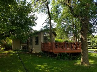 1005 Scenic Ct, Oshkosh, WI 54904