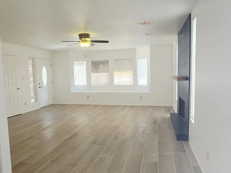 10961 E Hope Dr — Photo 2