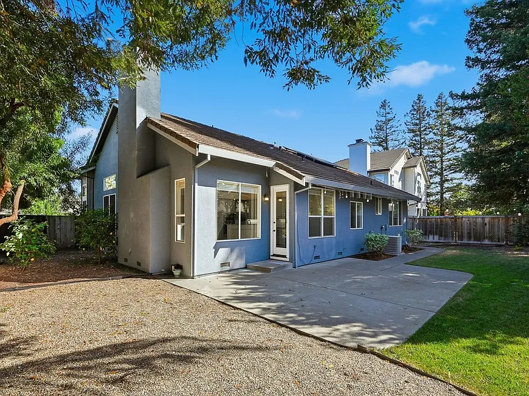 1439 Gordon Dr — Photo 46