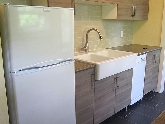 3rd image of 560 Siskiyou Blvd APT 1