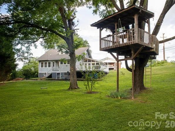 102 Cuthberson St, Morganton, NC 28655