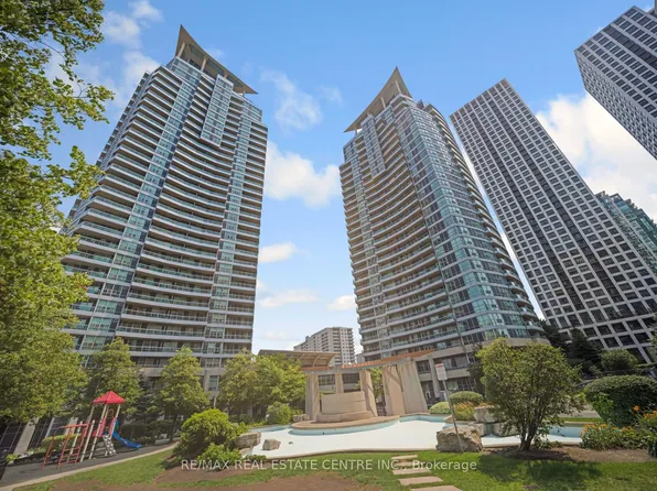 1 Elm Dr W #302, Mississauga, ON L5B 4M1