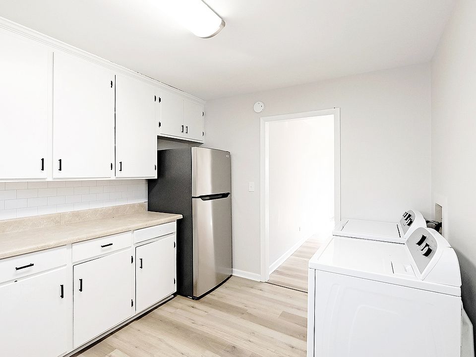 Kitchen with brand new appliances
