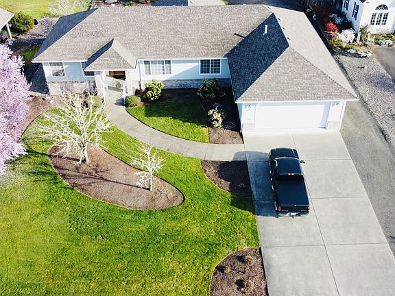 3rd image of 210 Palomino Ave