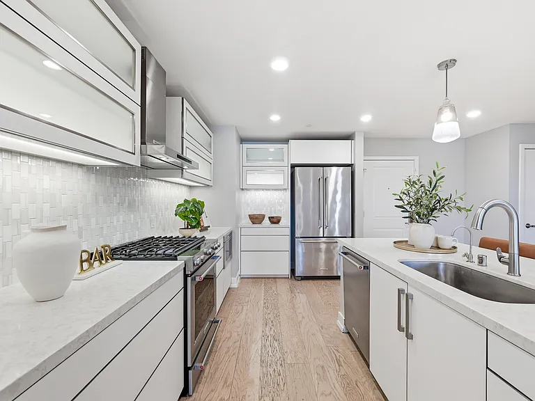 1048 Monroe St #307 — Photo 9