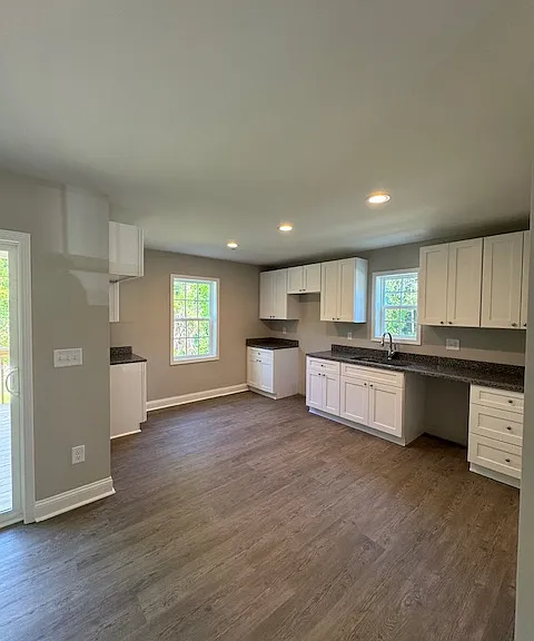 905 W Massachusetts Ave — Photo 2