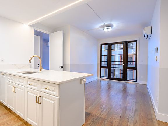2nd image of 115 Stanwix St #326