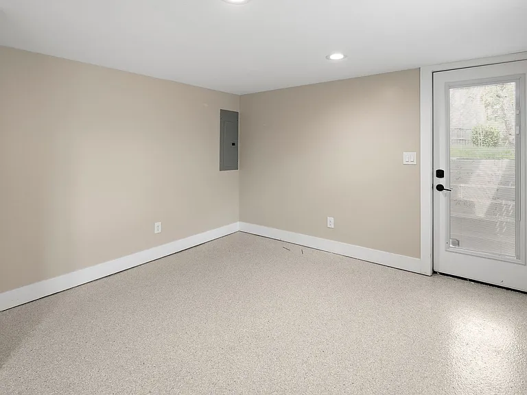 70 Forest Hill Dr — Photo 29