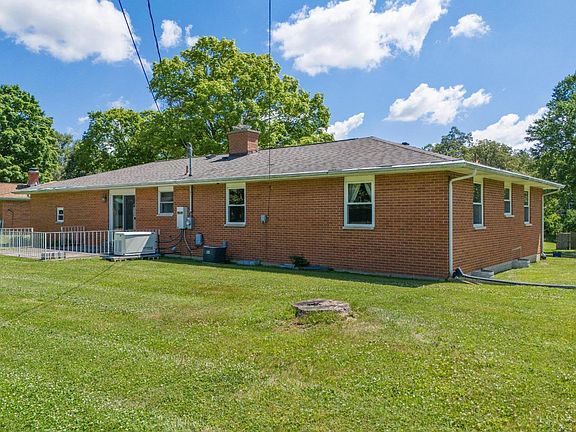 4th image of 97 Glenwood Cir
