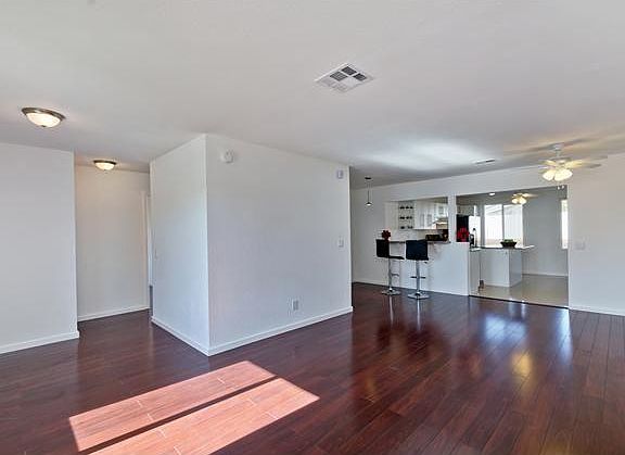 4th image of 9064 Woodlawn Dr