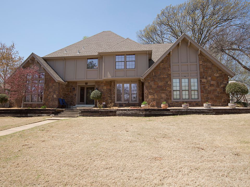 .36 acre corner lot w/POOL