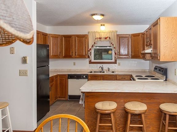 4th image of 70 Stillwater Rd #B