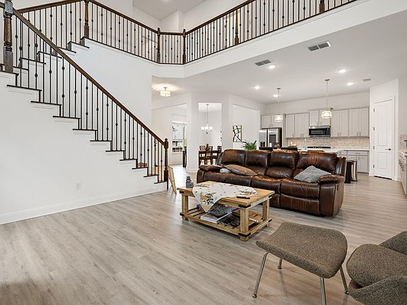 4th image of 2901 Oak Chase Cv
