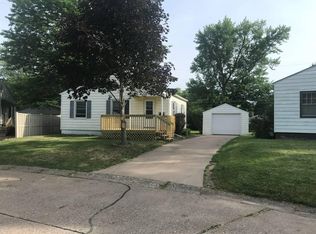 23 Berkshire Dr, Rock Island, IL