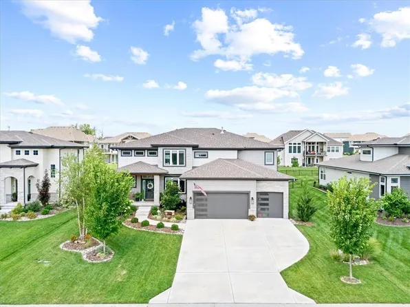 2114 NW Killarney Ln, Lees Summit, MO 64081