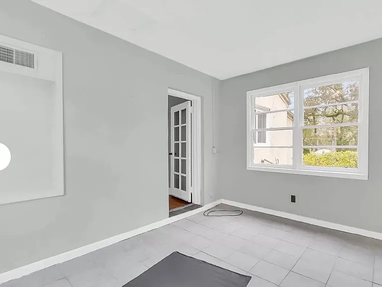 16 Oak Forest Dr — Photo 6