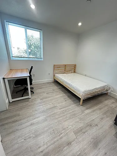 Floor plan 204 (furnished, pet-friendly)